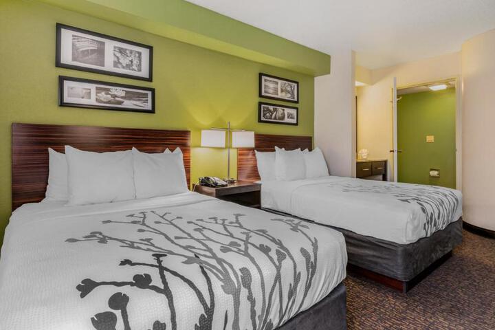 2 Double Beds (3 of 7)