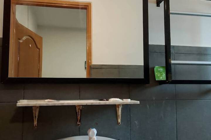 Room 14 of 18