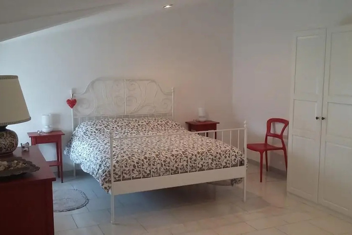 Room 6 of 19