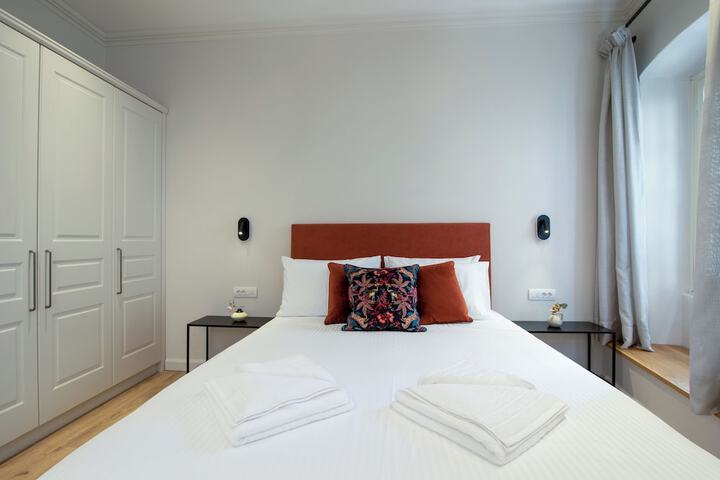 Room 2 of 60