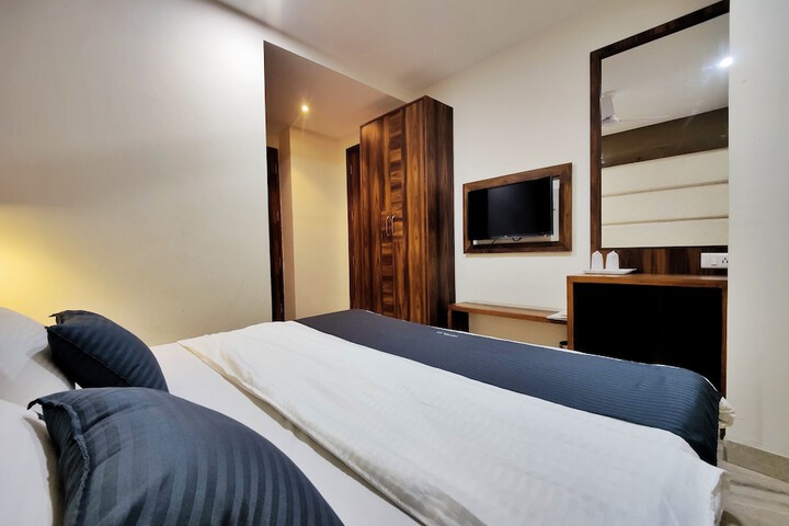 Room 13 of 27
