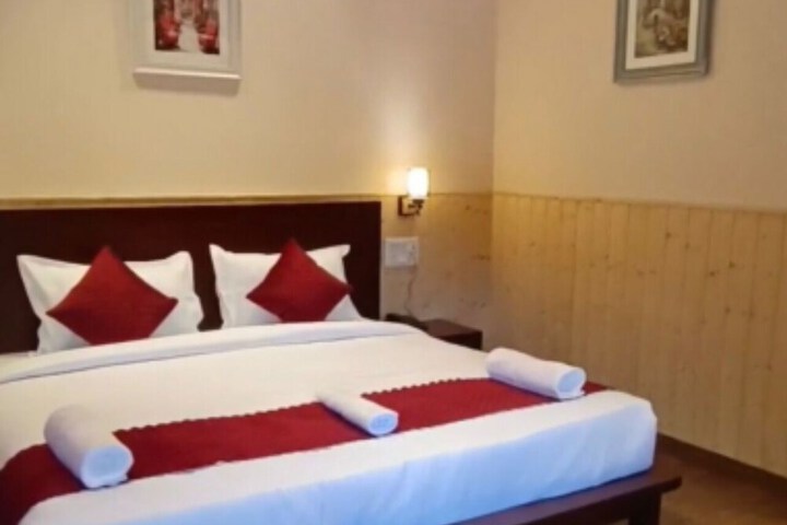 Room 6 of 16
