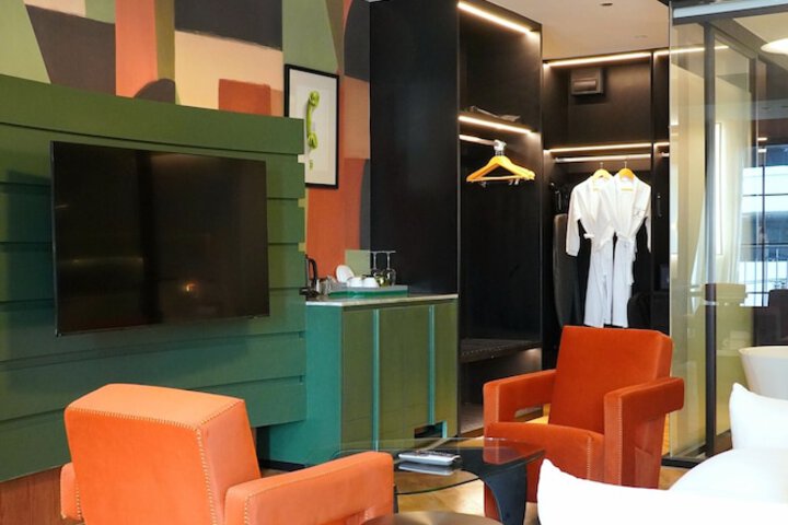 Room 25 of 63