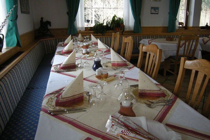 Dining 7 of 15