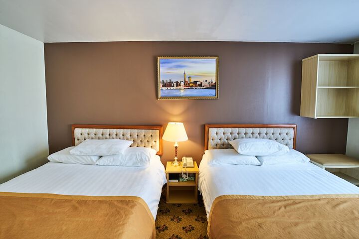1 Queen Bed (11 of 15)