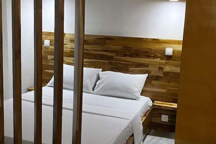 Room 5 of 14