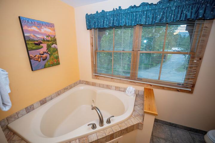 Jetted tub