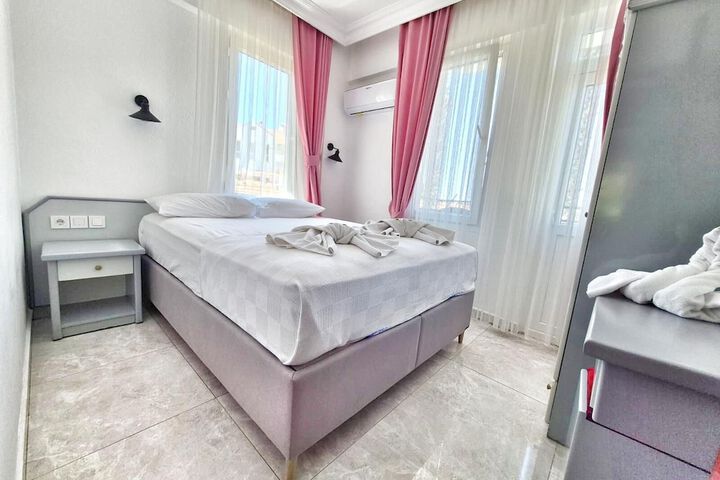 Room 9 of 28