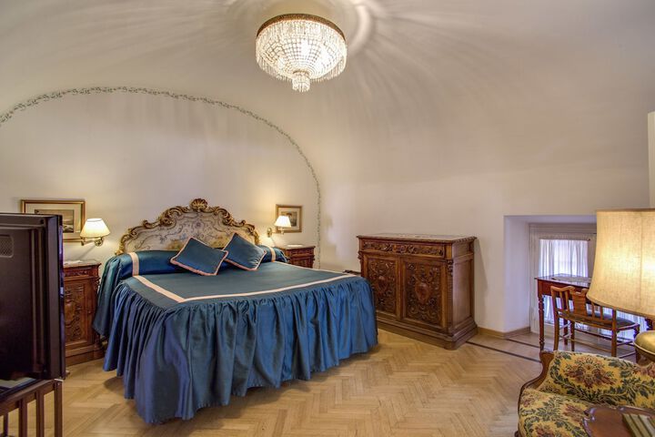 Room 9 of 50
