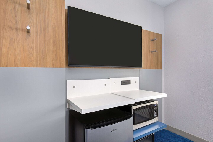 Room 12 of 25