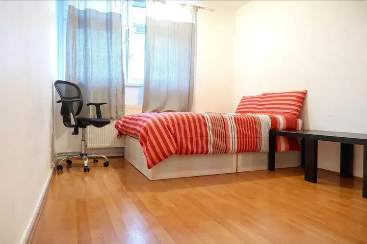 Room 4 of 11