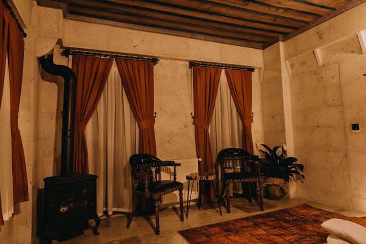 Room 7 of 99