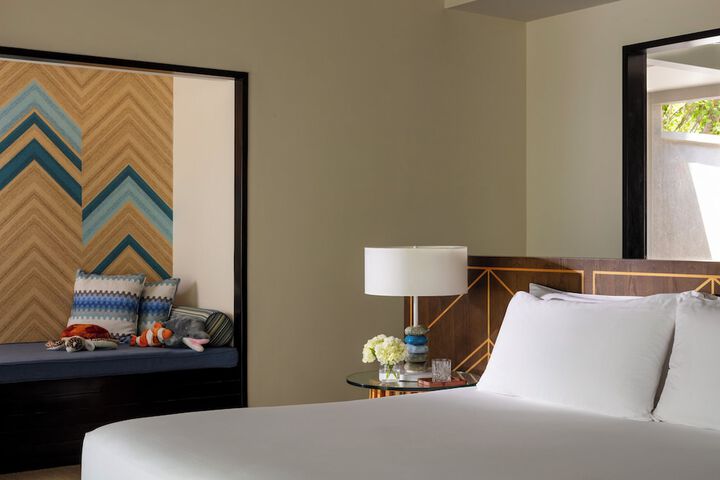 Room 4 of 74