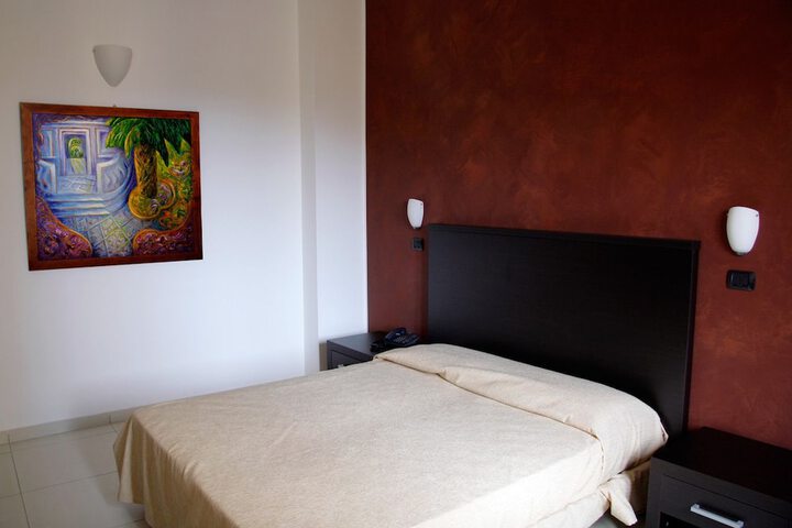 Room 4 of 26