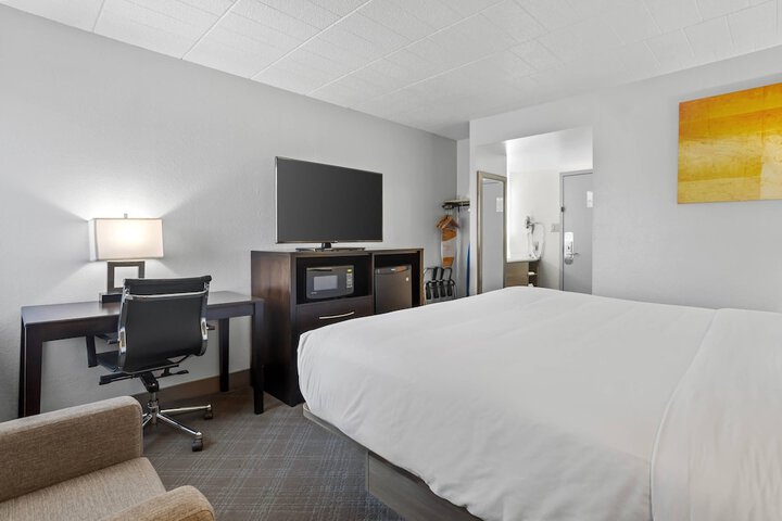 Room 35 of 64