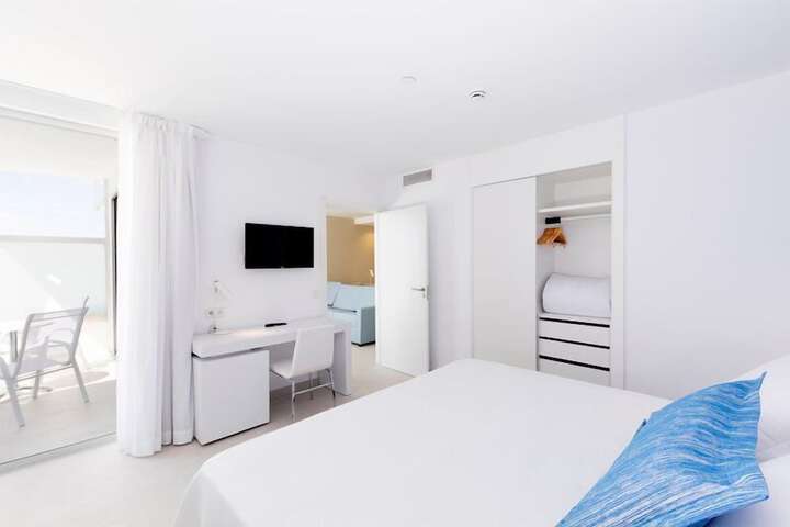 Room 102 of 282