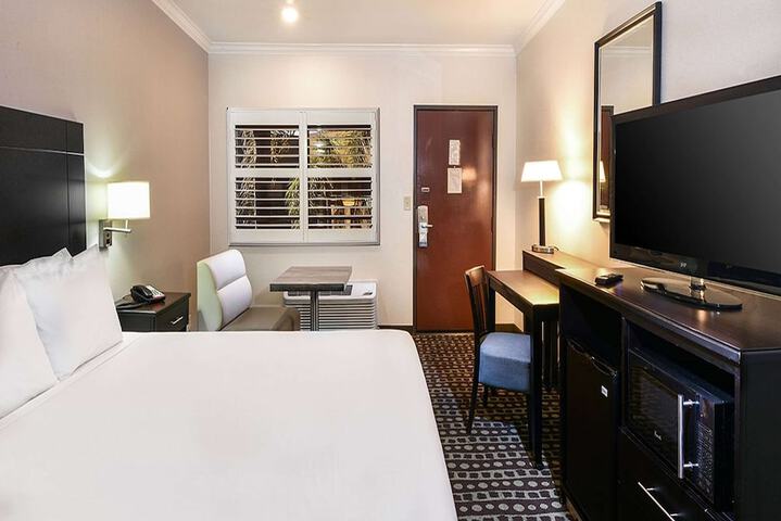 1 King Bed Mobility Accessible (3 of 7)
