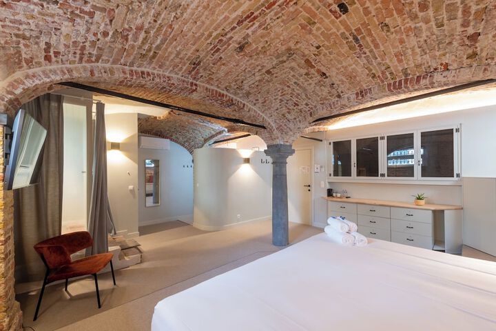 Room 75 of 148