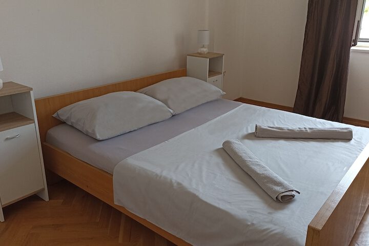 Room 14 of 117