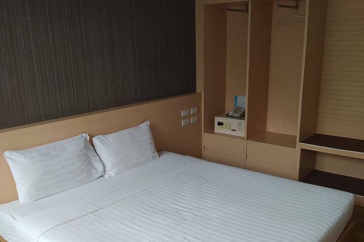 Room 18 of 42