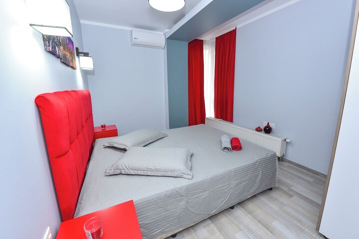 Room 8 of 35