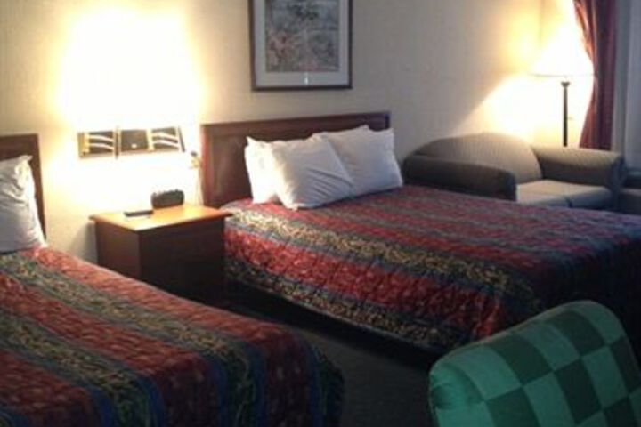 Room 12 of 25