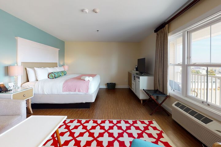 Room 37 of 80