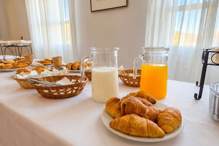 Breakfast/Coffee Service 34 of 48