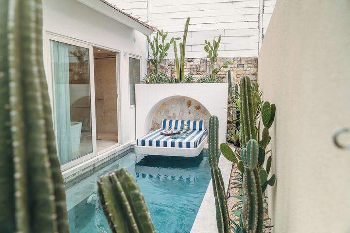 Hotel Pool