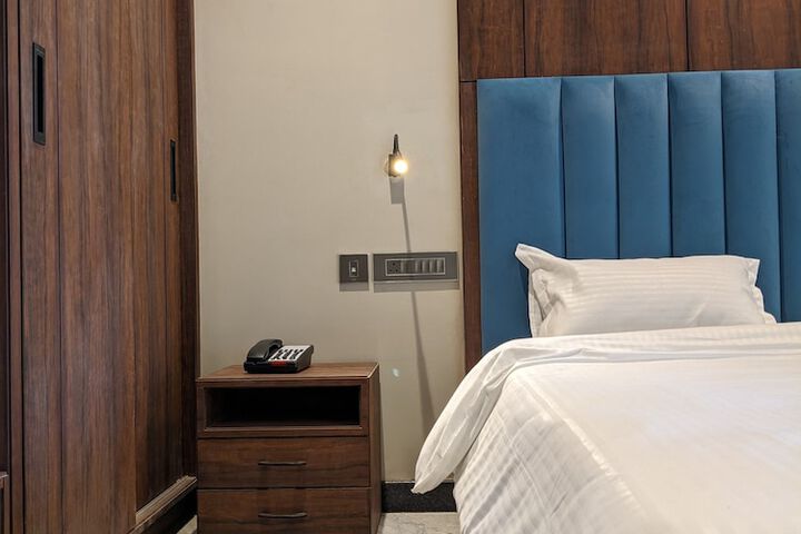 Room 6 of 35