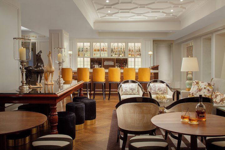Lounge 113 of 148
