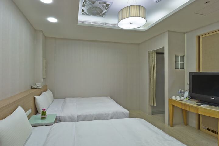 Room 11 of 31