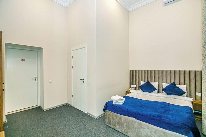 Room 32 of 79