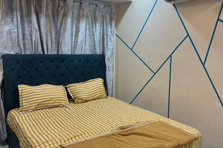Room 2 of 11
