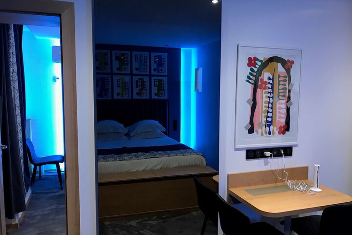 Room 42 of 104