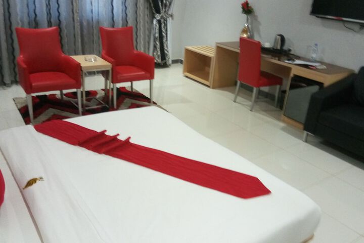 Room 8 of 16
