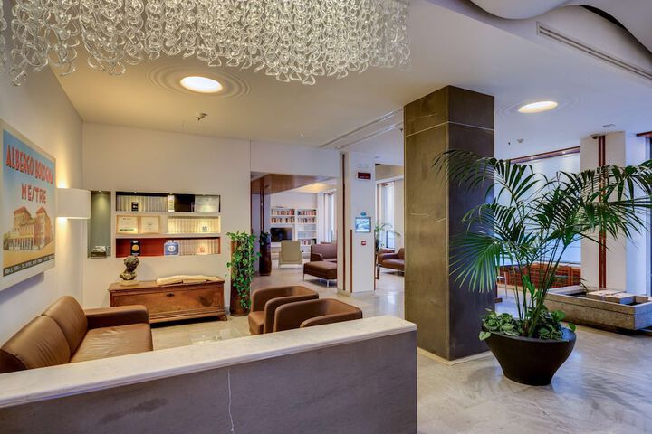 Guest Lobby