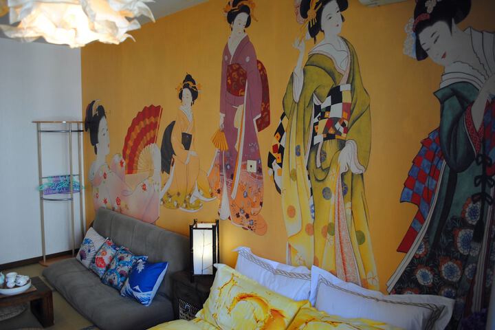 Room 18 of 172