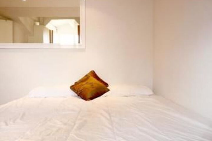 Room 5 of 17