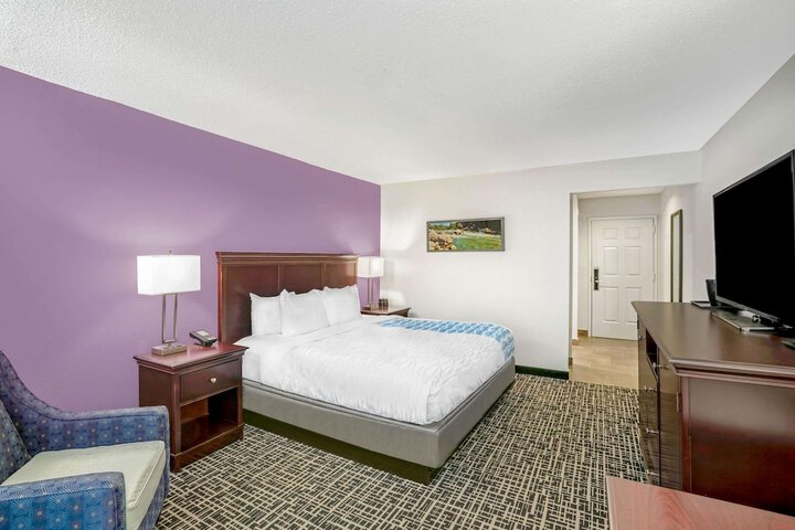 Room 12 of 32