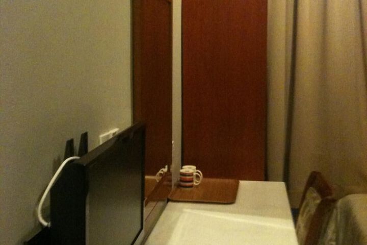 Room 13 of 34