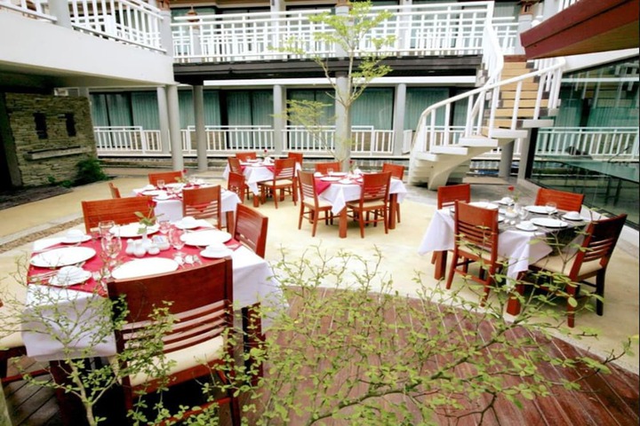 Dining Photos
