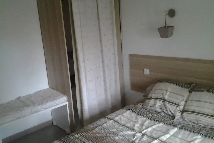 Room 4 of 10
