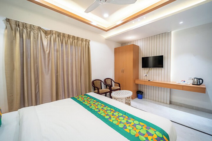 Room 13 of 38