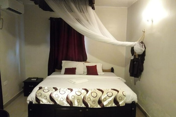 Room 7 of 24