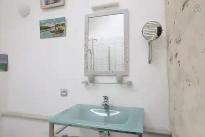 Room 8 of 11