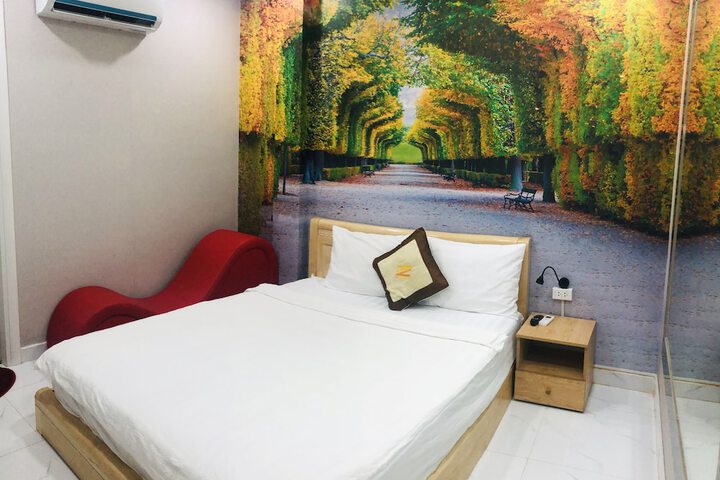 Room 9 of 31