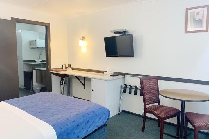 Room 2 of 79