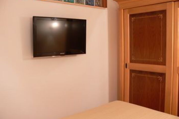 Room 13 of 18