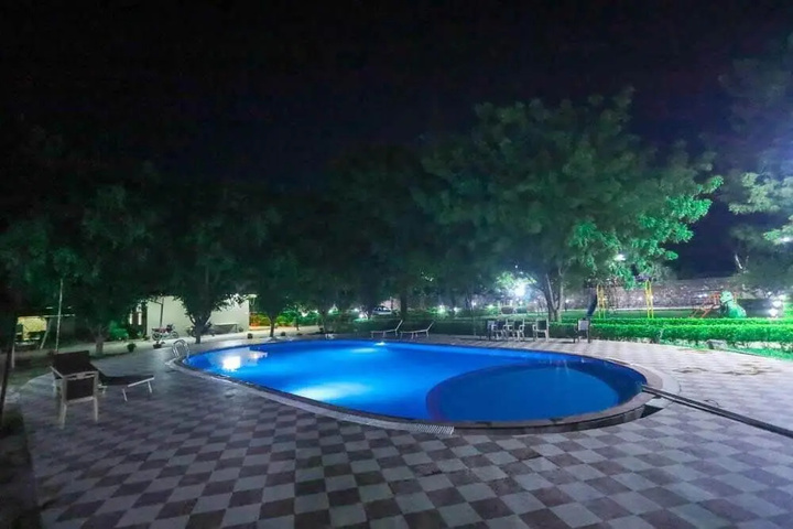 Pool 10 of 14